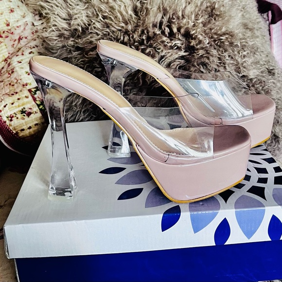 New in box lucite stilettos size 8.5 - Picture 1 of 8